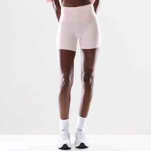 💗 Aritzia Golden BUTTER Cheeky Infinite Hi-Rise 5” Shorts – Villa Pink (Size 6)